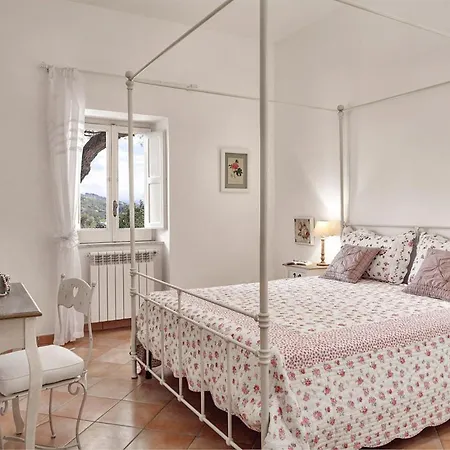 Schiazzano Sleeps 8 Pool Air Con Wifi